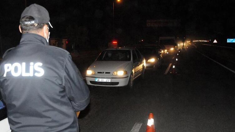 Kısıtlamalar bitti, trafikte yoğunluk başladı