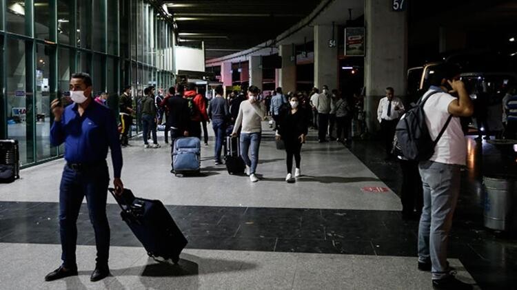 Kısıtlamalar bitti, trafikte yoğunluk başladı