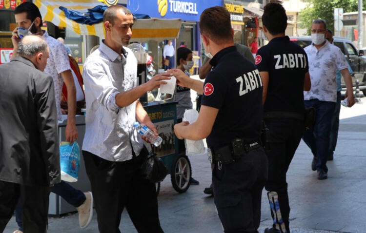 Fahrettin Koca korona virüs için en kritik illeri açıkladı