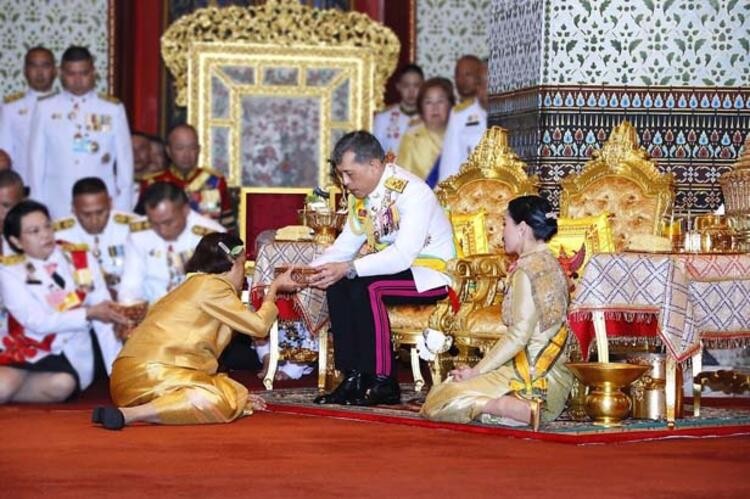  Tayland'da da yaşam biçimiyle şaşkına çeviren Kral Rama X tartışılıyor