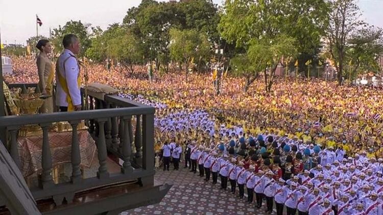  Tayland'da da yaşam biçimiyle şaşkına çeviren Kral Rama X tartışılıyor