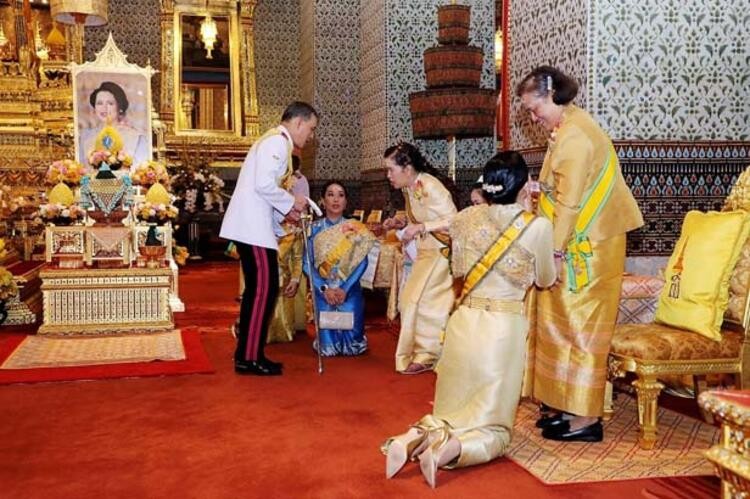  Tayland'da da yaşam biçimiyle şaşkına çeviren Kral Rama X tartışılıyor