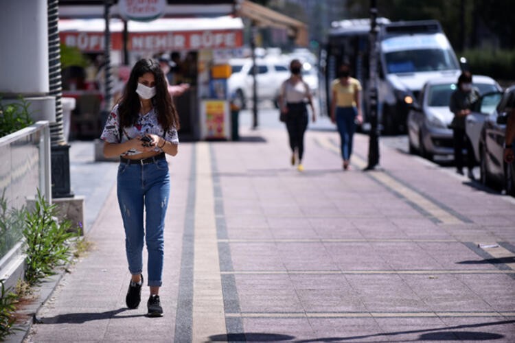 Korona virüs en fazla böyle bulaşıyor!