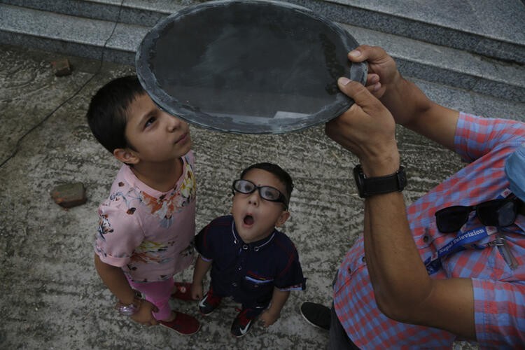 Dünya ateş çemberini böyle izledi