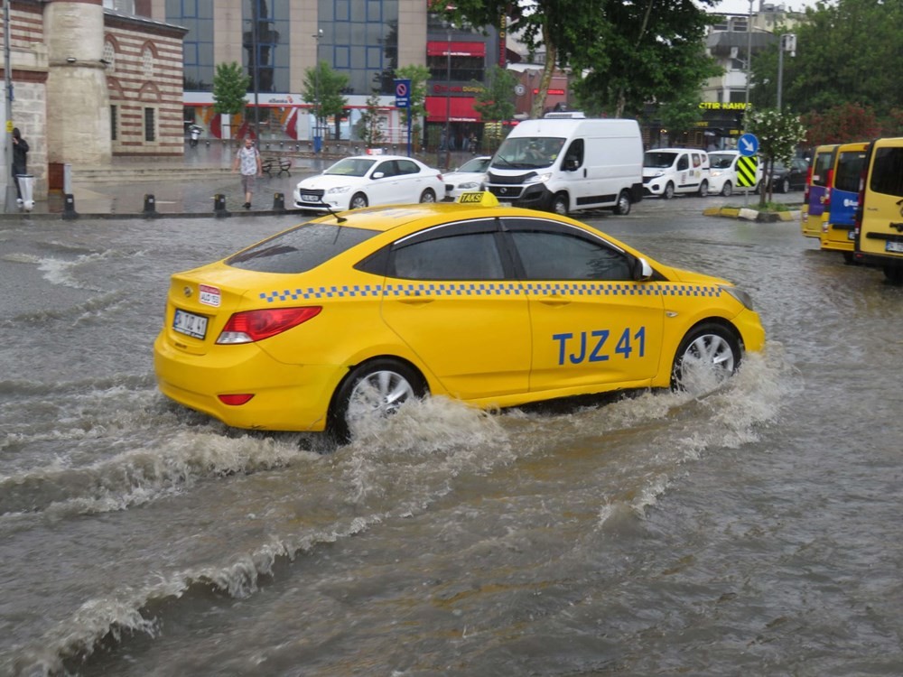 İstanbul'da sağanak, dolu ve hortum