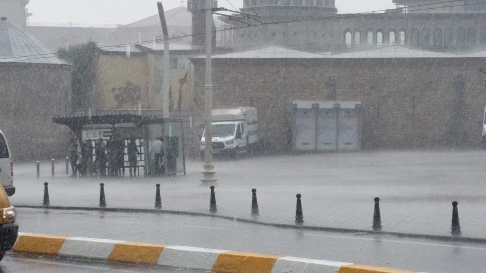 İstanbul'da sağanak, dolu ve hortum