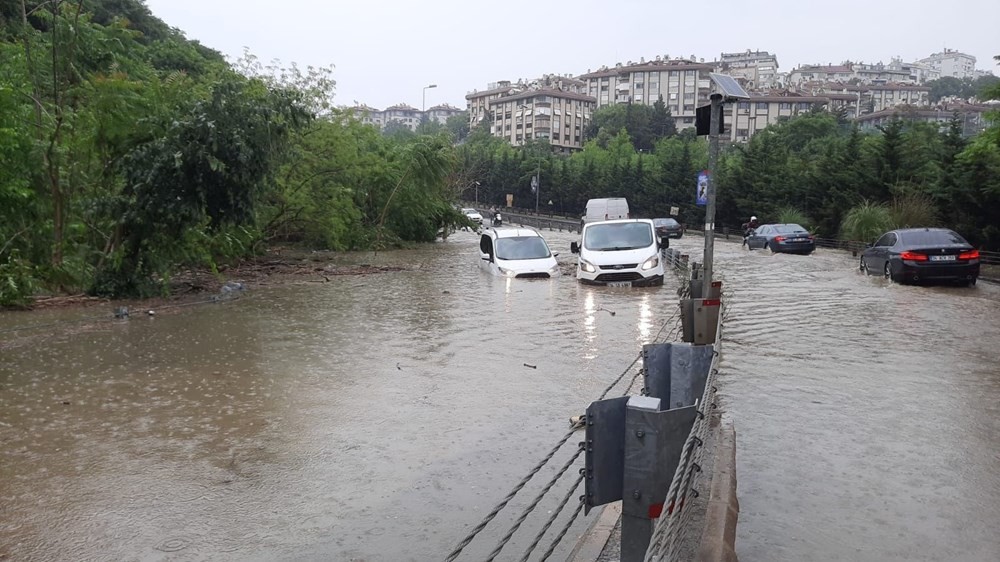 İstanbul'da sağanak, dolu ve hortum