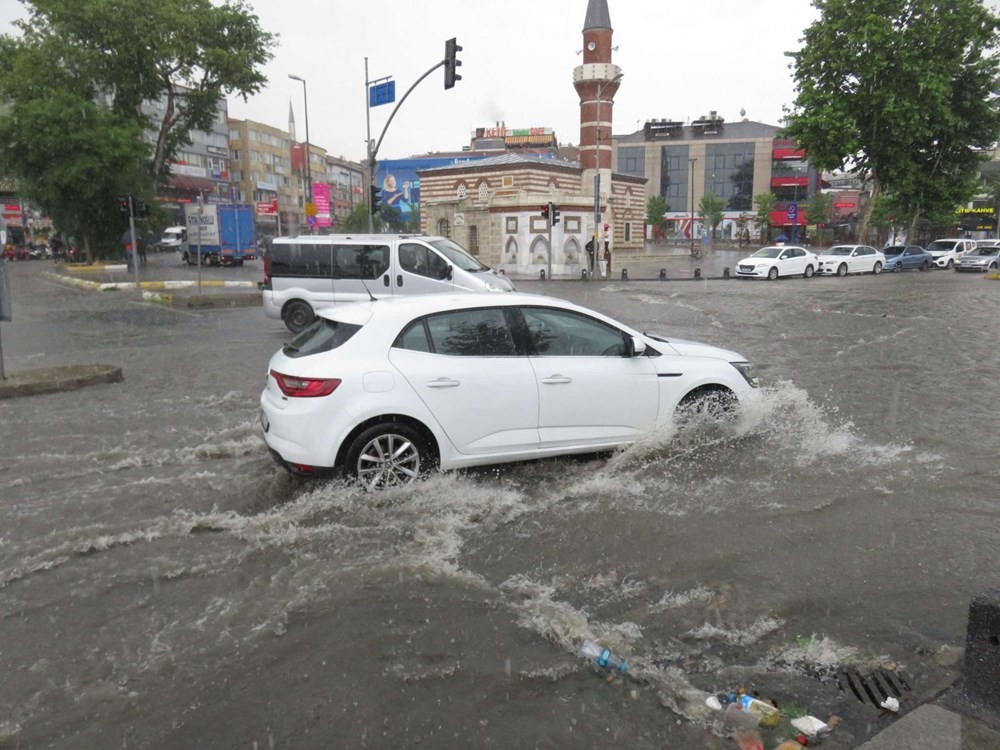 İstanbul'da sağanak, dolu ve hortum