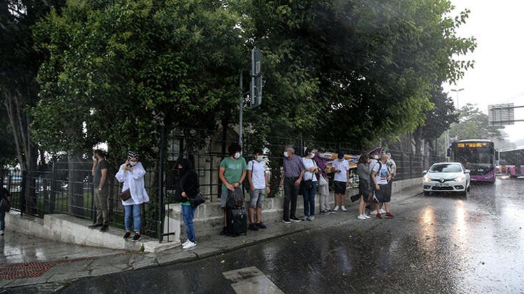 İzmir ve Bursa'nın ardından İstanbul'da da başladı! Süper hücre uyarısı