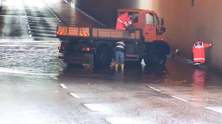 İzmir ve Bursa'nın ardından İstanbul'da da başladı! Süper hücre uyarısı