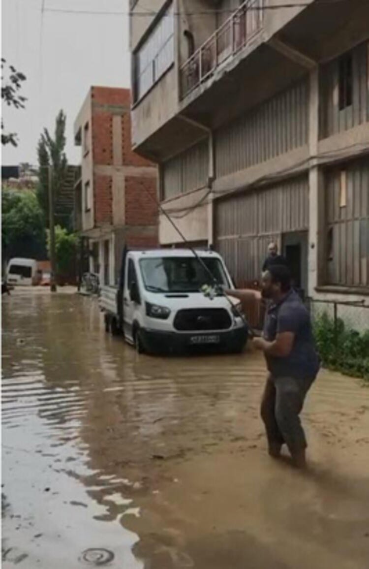 İzmir ve Bursa'nın ardından İstanbul'da da başladı! Süper hücre uyarısı