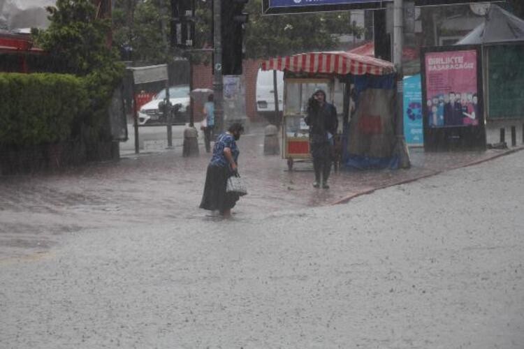 İzmir ve Bursa'nın ardından İstanbul'da da başladı! Süper hücre uyarısı