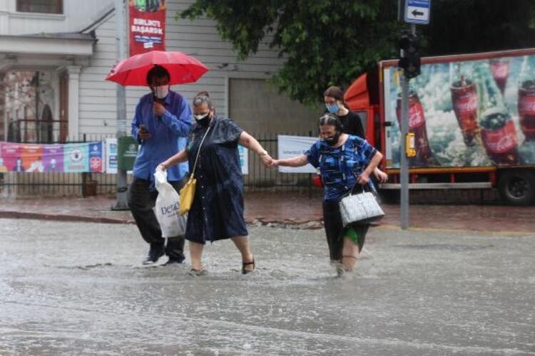 İzmir ve Bursa'nın ardından İstanbul'da da başladı! Süper hücre uyarısı