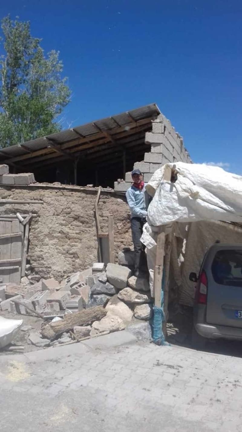 Van'da korkutan deprem! İşte ilk görüntüler