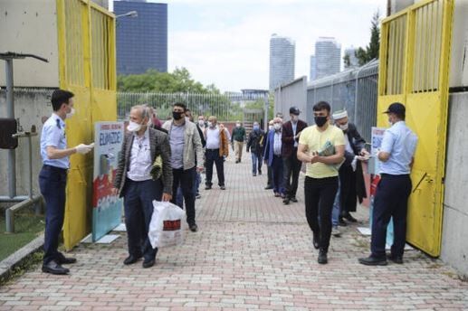 İstanbul'da stadyumda cuma namazı!