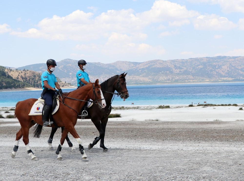 Salda Gölü, atlı jandarmaya emanet