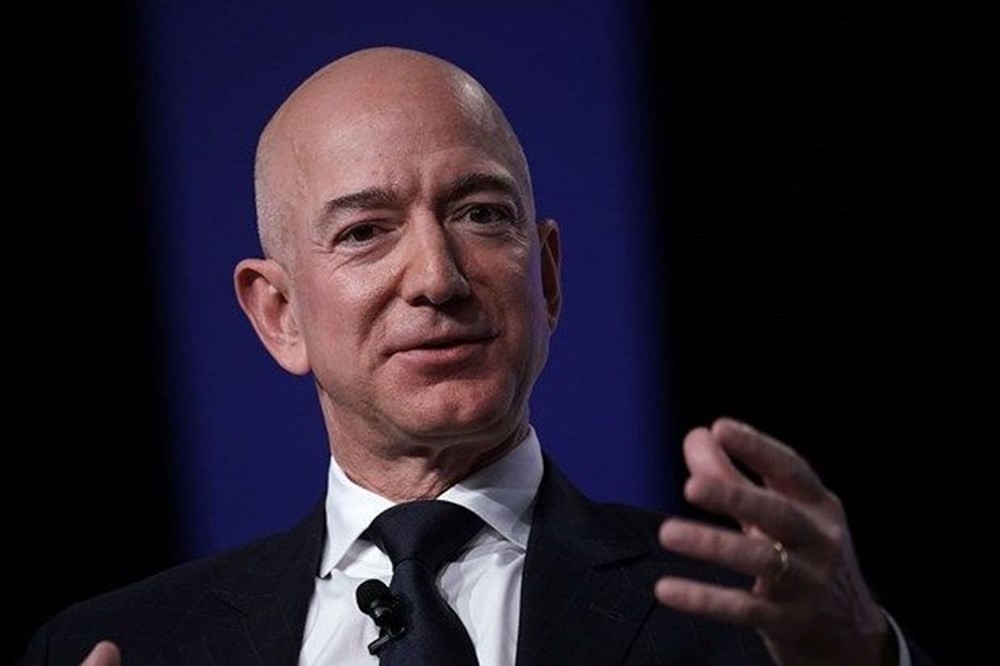 Jeff Bezos'a evinin önünde giyotinli tehdit