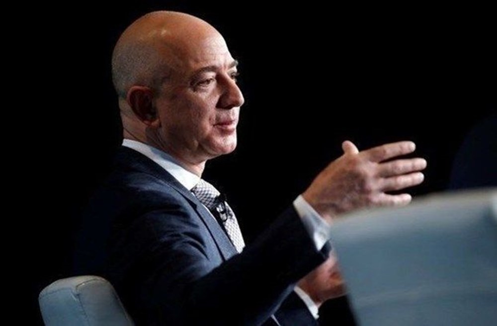 Jeff Bezos'a evinin önünde giyotinli tehdit