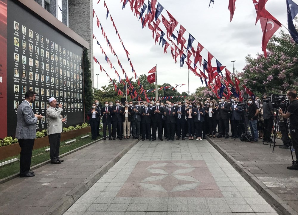 İBB'de 15 Temmuz şehitleri için anma töreni düzenlendi