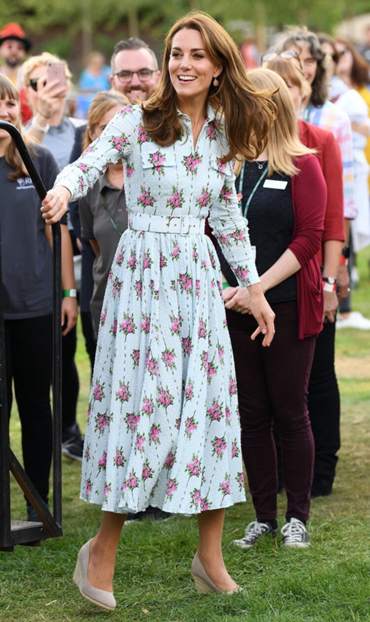 Kate Middleton'ın elbiseleri olay oldu! Büyükannenin dolabından...