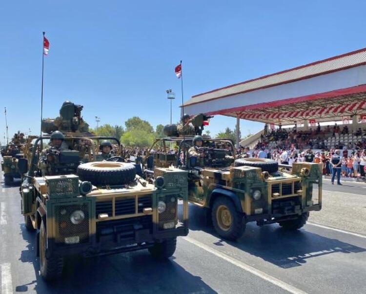 Lefkoşa'da geçit töreni! Çarpıcı fotoğraflar