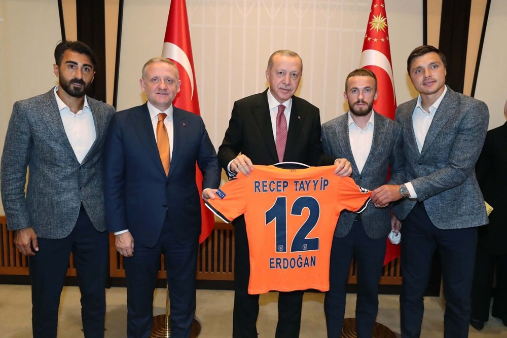 Cumhurbaşkanı Erdoğan, Süper Lig şampiyonu Başakşehir'i kabul etti