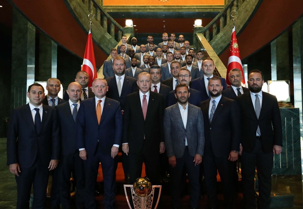 Cumhurbaşkanı Erdoğan, Süper Lig şampiyonu Başakşehir'i kabul etti