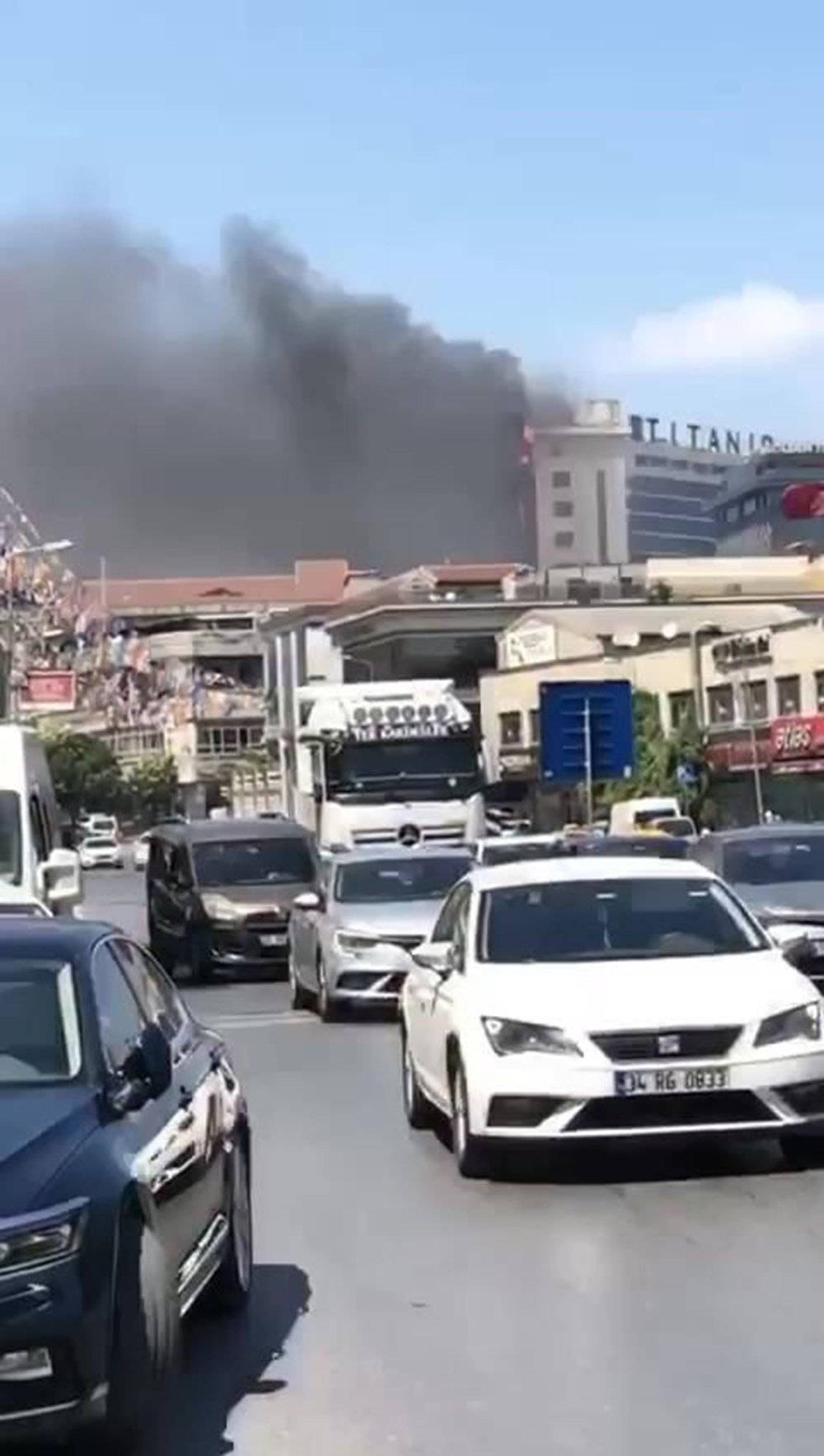 Bayrampaşa'da kültür merkezinde yangın