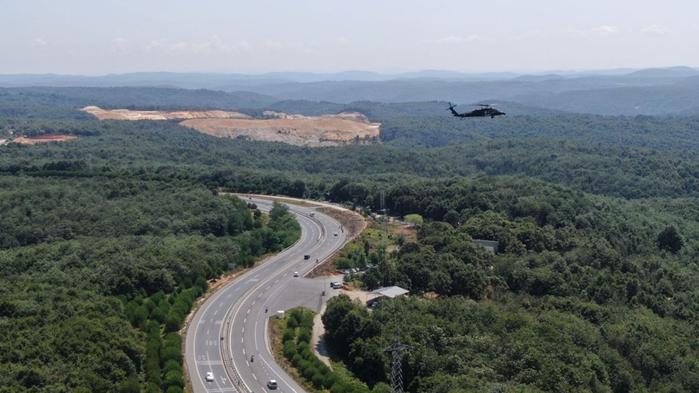 İstanbullular Şile'ye akın etti, kilometrelerce kuyruk oluştu