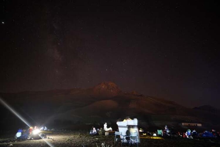 Gökyüzündeki şöleni böyle izlediler