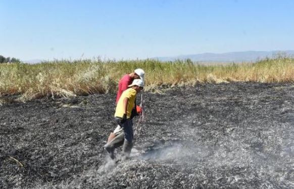 Meteor yangını olduğu iddia edilen alanda mıknatıslarla gök taşı aradılar