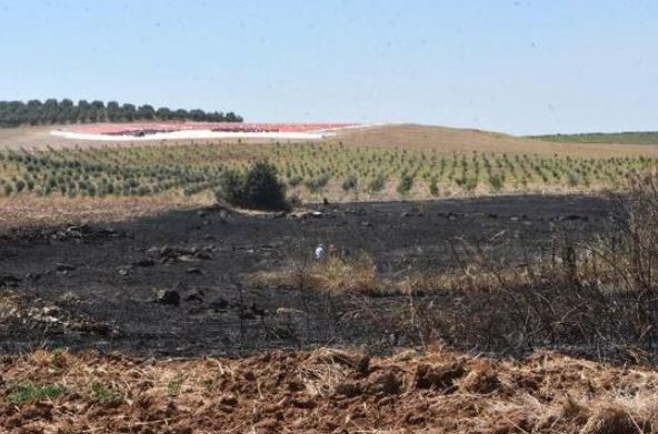 Meteor yangını olduğu iddia edilen alanda mıknatıslarla gök taşı aradılar