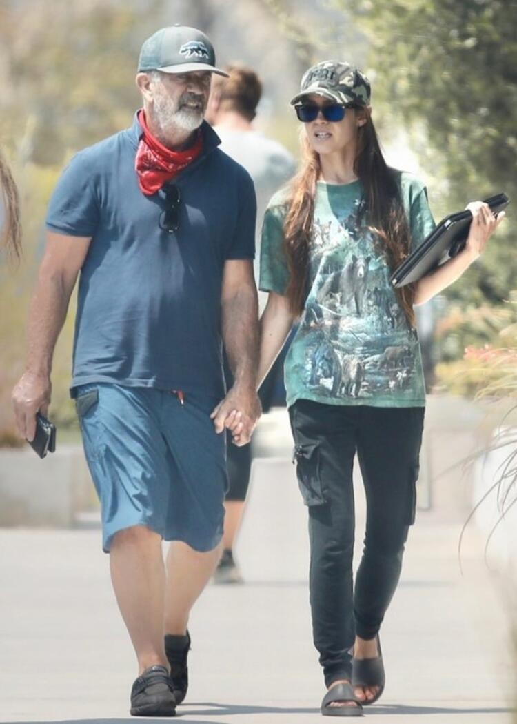 Mel Gibson 34 yaş küçük sevgilisiyle tatilde