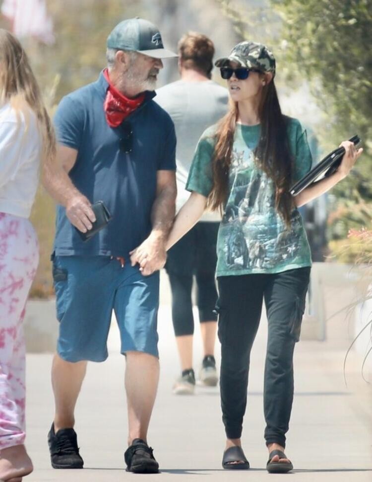 Mel Gibson 34 yaş küçük sevgilisiyle tatilde