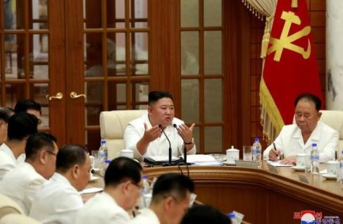 Kim Jong-un,komada iddiaların ardından ilk kez ortaya çıktı