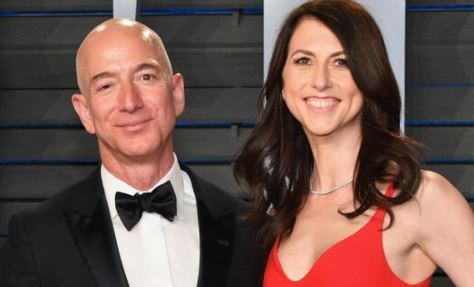 Jeff Bezos'un evinin önüne giyotin kurdular