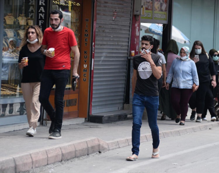 Yeni yasaklar gündemde! Karantina veya sokağa çıkma yasakları...