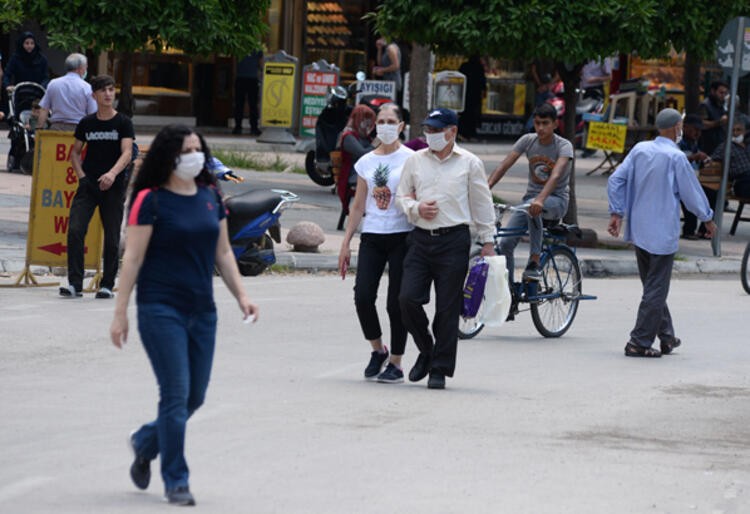 Yeni yasaklar gündemde! Karantina veya sokağa çıkma yasakları...