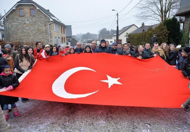 Avrupa'nın ortasında Türk gibi yaşıyorlar