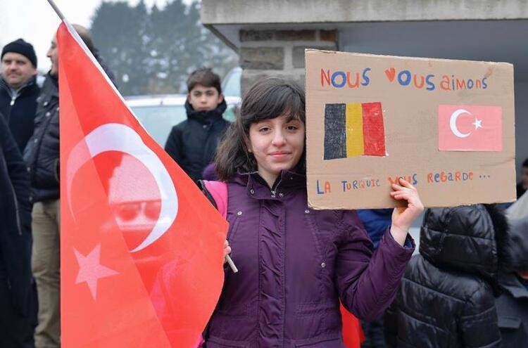 Avrupa'nın ortasında Türk gibi yaşıyorlar