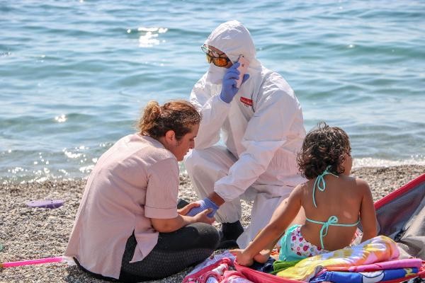 Sahilde 'Ölmek istemiyorum' diye ağlayan kadın, korona virüslü çıktı