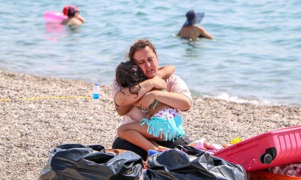 Sahilde 'Ölmek istemiyorum' diye ağlayan kadın, korona virüslü çıktı