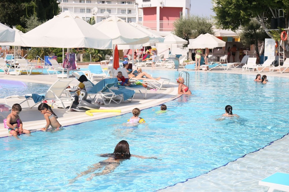 Ruslar akın akın Antalya'ya geliyor