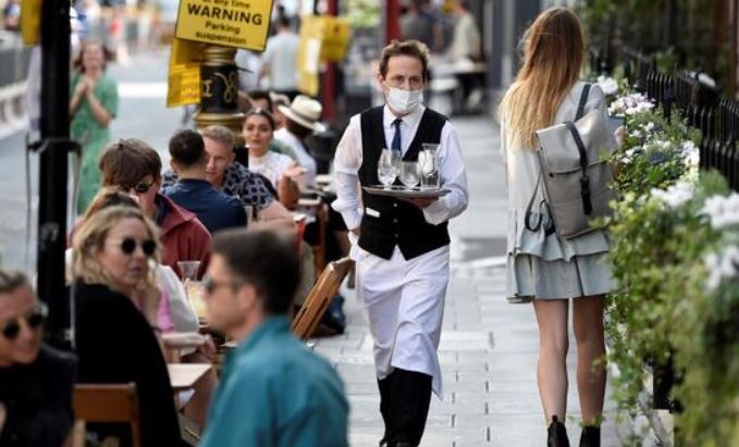 Alman virolog: Maskelerden bu kadar çabuk kurtulamayacağız