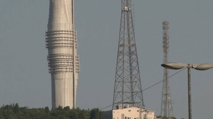 Çamlıca Tepesi'nde bulunan eski vericiler sökülüyor