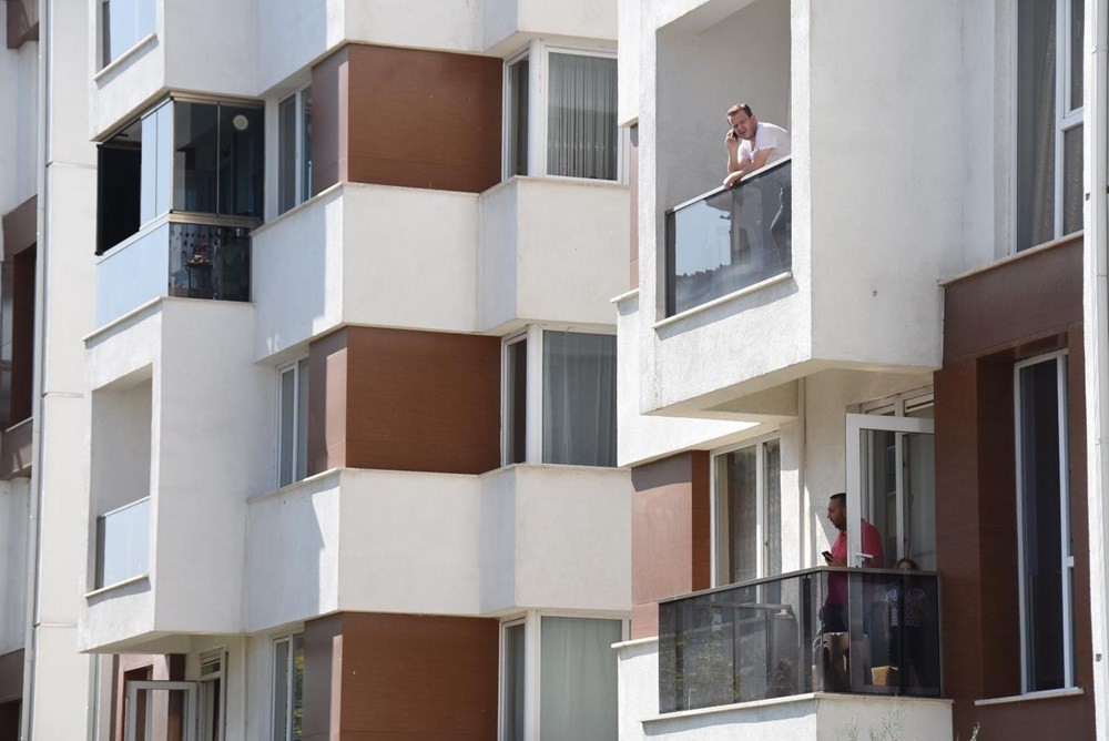 Apartman görevlisi ve eşi korona oldu, 500 kişi karantinada