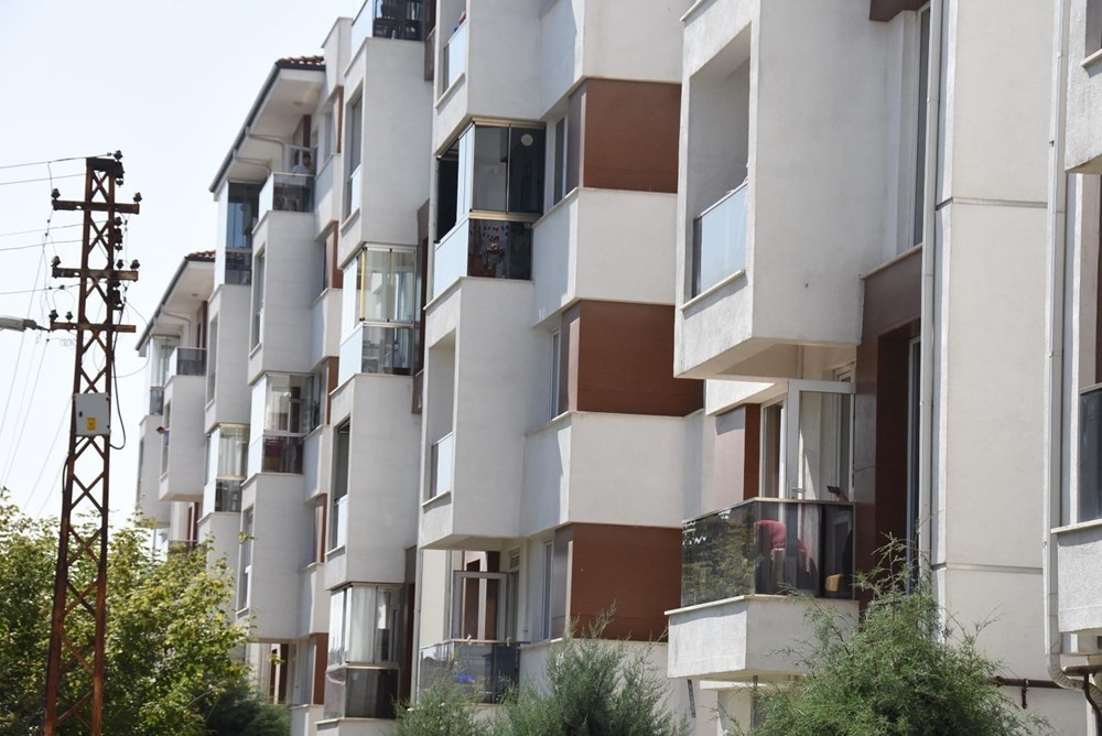 Apartman görevlisi ve eşi korona oldu, 500 kişi karantinada