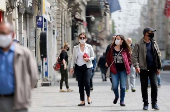 'Korona virüs artık daha bulaşıcı ama daha ölümcül değil'