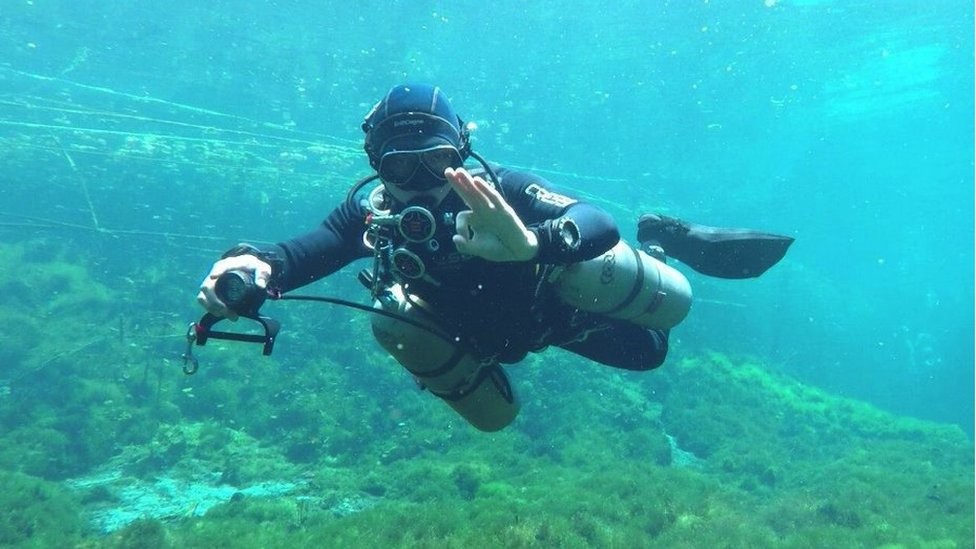 Ders notlarını satarak zengin oldu!