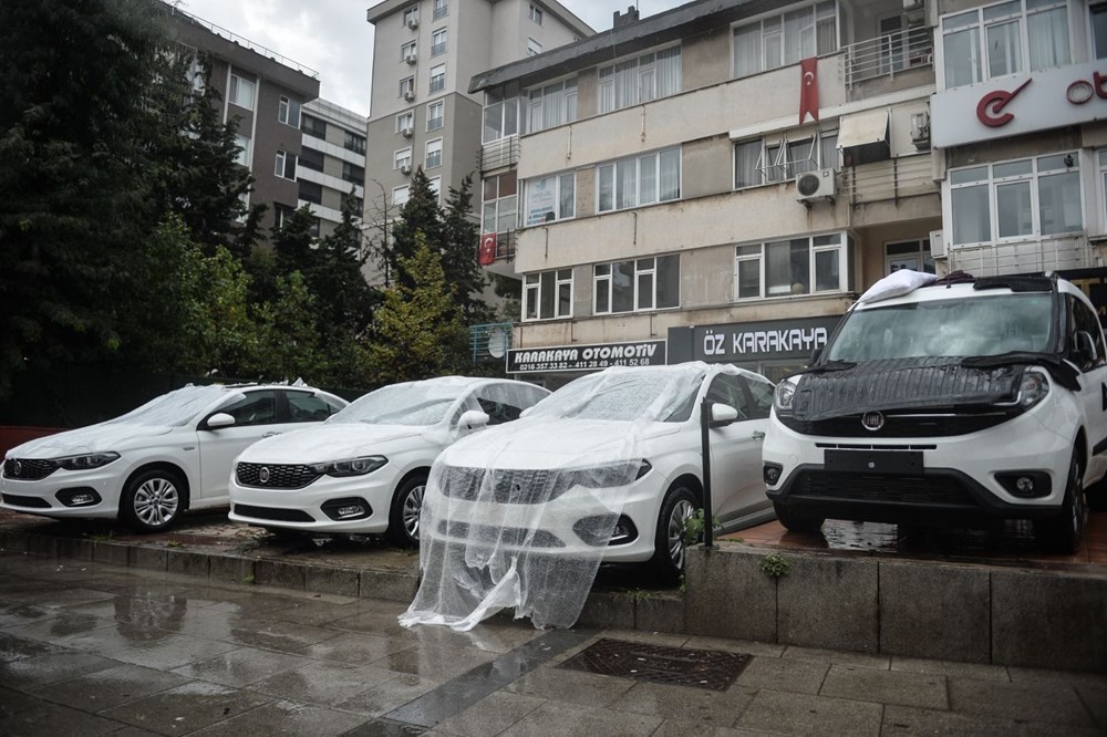 İstanbul'da lüks araçları doludan yorgan-yastıkla korudular